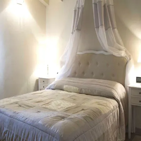 Фермерский дом Cascina Crocelle With View And Shared Pool Паденге-суль-Гарда