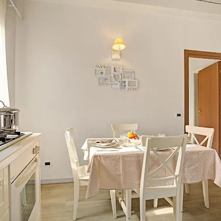 Фермерский дом Cascina Crocelle With View And Shared Pool Паденге-суль-Гарда