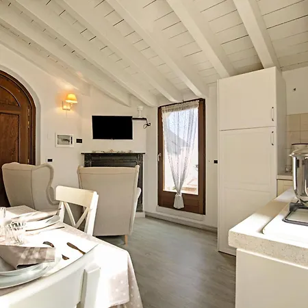 Cascina Crocelle With View And Shared Pool