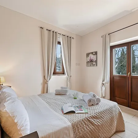 Cascina Crocelle With View And Shared Pool *