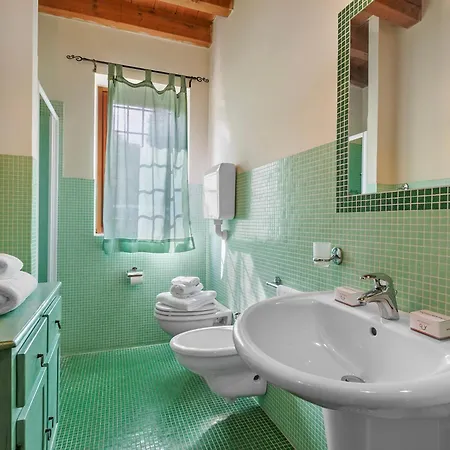 Cascina Crocelle With View And Shared Pool * Паденге-суль-Гарда