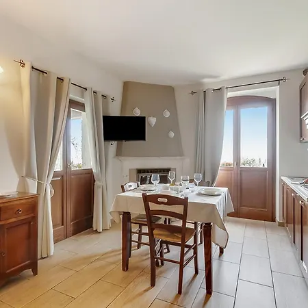 Farm stay Cascina Crocelle With View And Shared Pool *