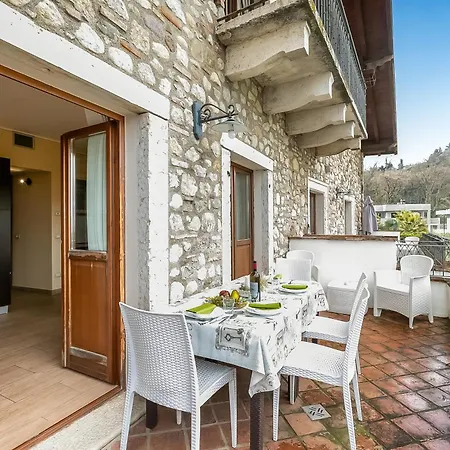 Cascina Crocelle With View And Shared Pool * Padenghe sul Garda