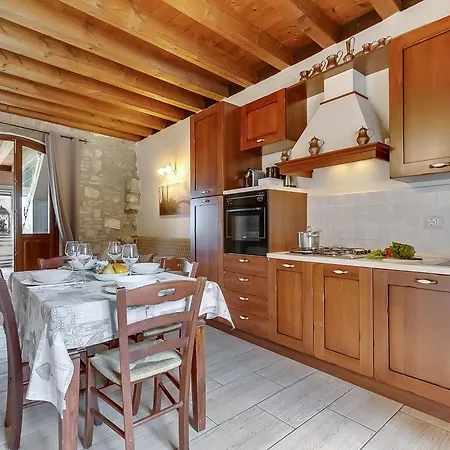 Farm stay Cascina Crocelle With View And Shared Pool *