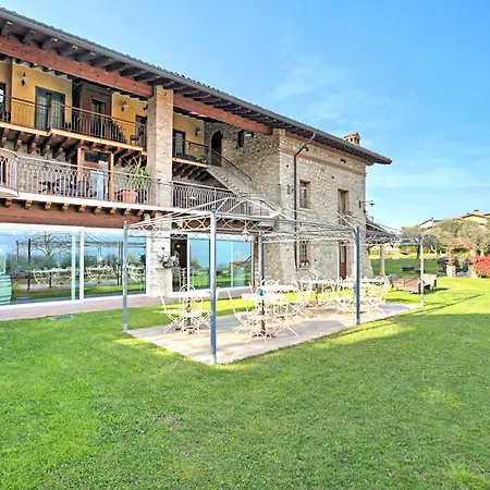 Farm stay Cascina Crocelle With View And Shared Pool *