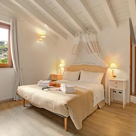 Cascina Crocelle With View And Shared Pool