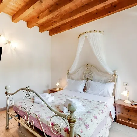 Cascina Crocelle With View And Shared Pool