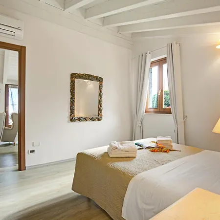 Farma Cascina Crocelle - View And Heated Pool Padenghe sul Garda