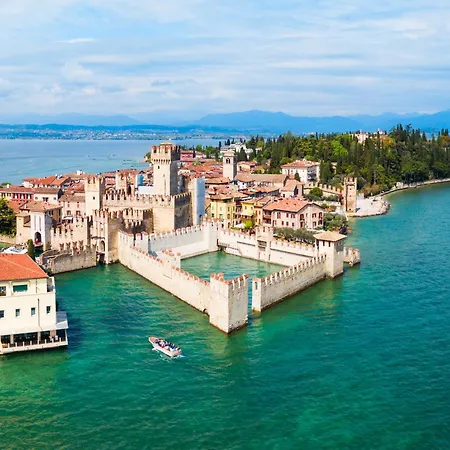 Feriegård Cascina Crocelle With View And Shared Pool Padenghe sul Garda
