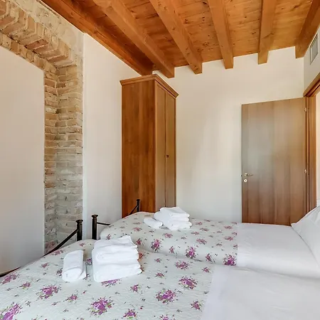 Feriegård Cascina Crocelle With View And Shared Pool